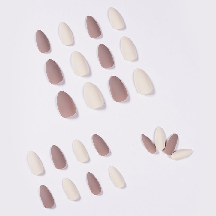 Künstliche Nagelverlängerungen im eleganten Stiletto-Design Karnz