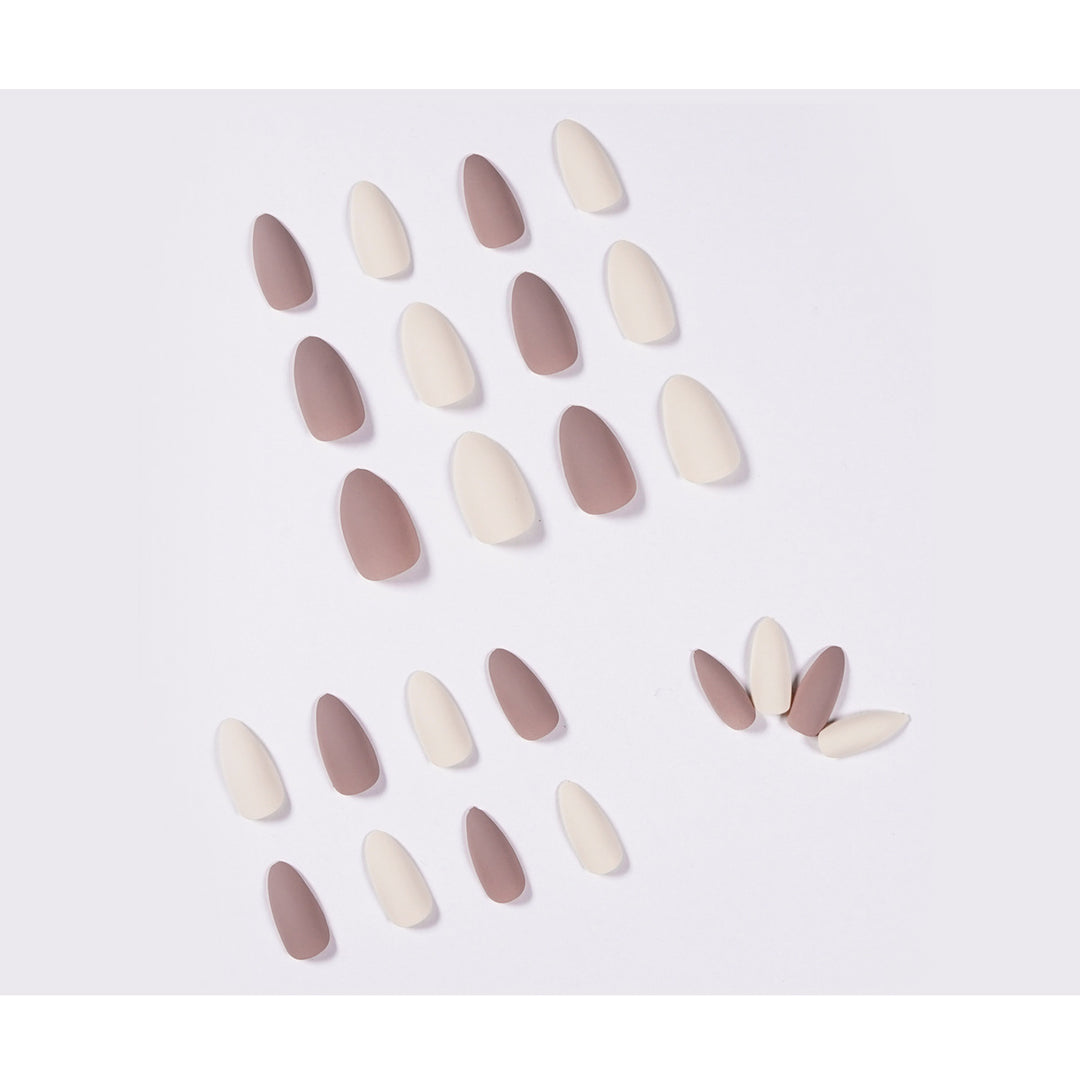 Künstliche Nagelverlängerungen im eleganten Stiletto-Design Karnz