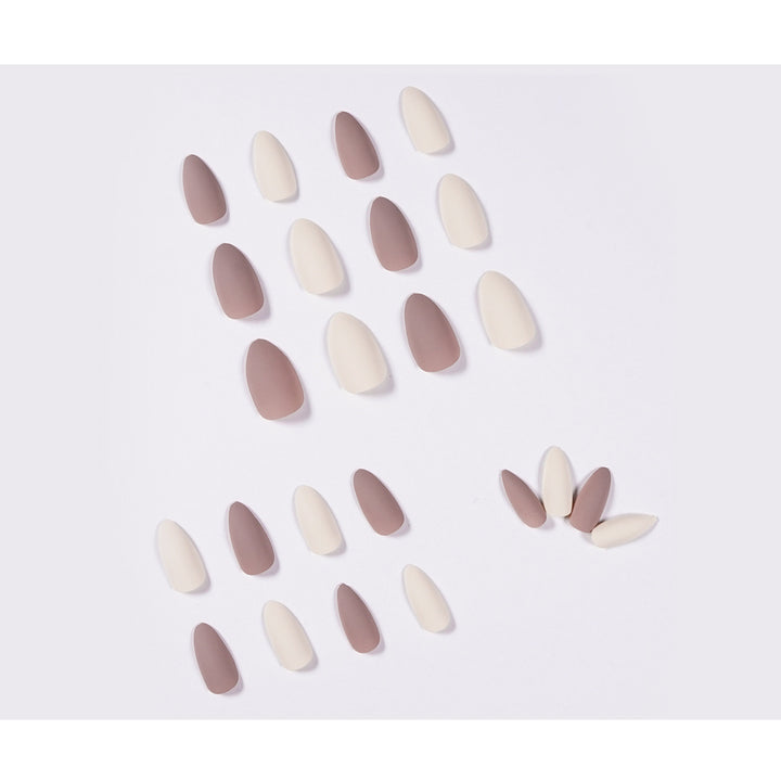 Künstliche Nagelverlängerungen im eleganten Stiletto-Design Karnz