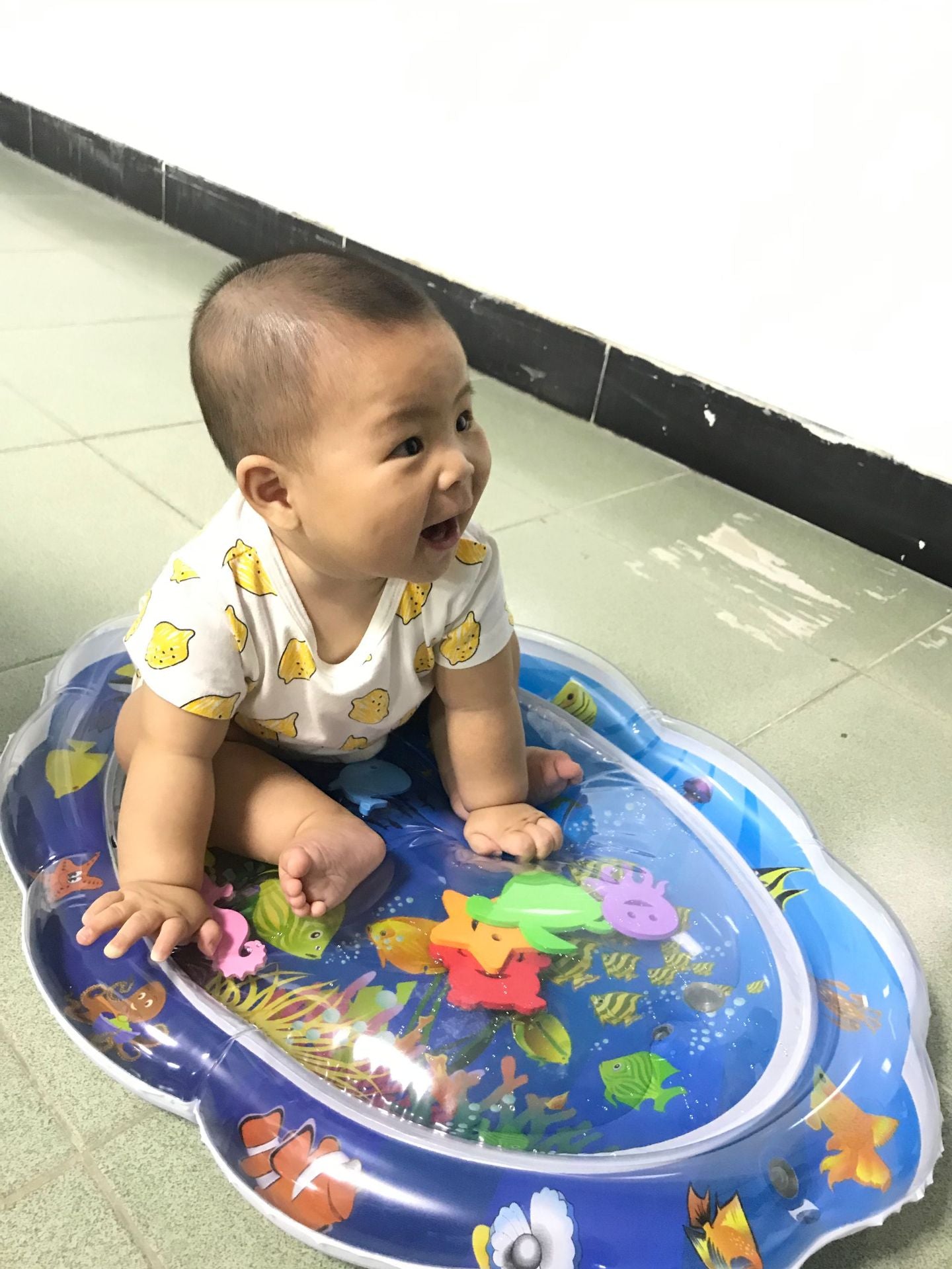 Unisex Wasserspielmatte mit bunten Meeresmotiven Karnz