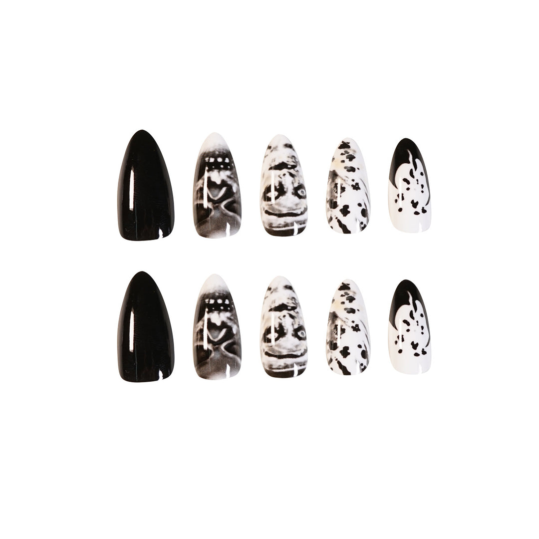Kreative Nailart im Gothic-Stil Karnz