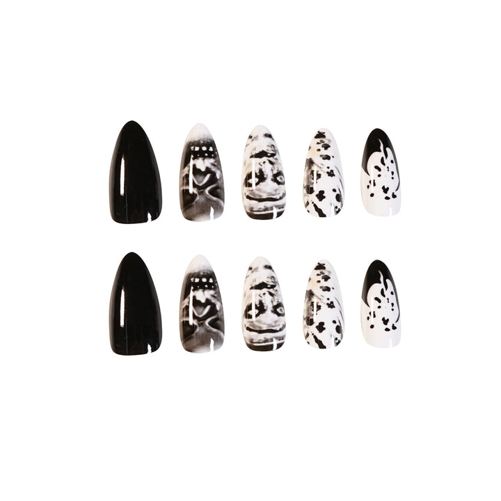 Kreative Nailart im Gothic-Stil Karnz