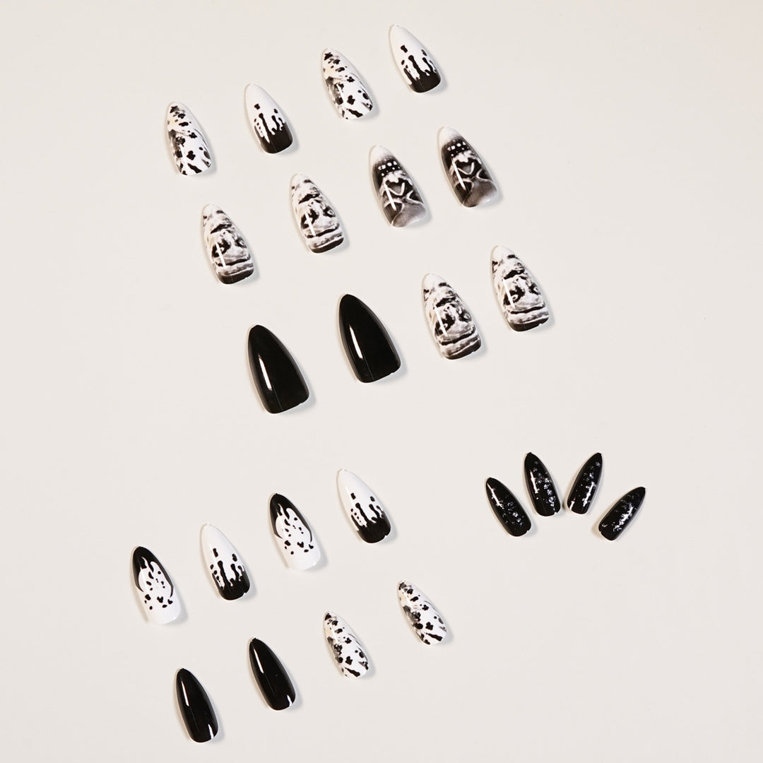 Kreative Nailart im Gothic-Stil Karnz
