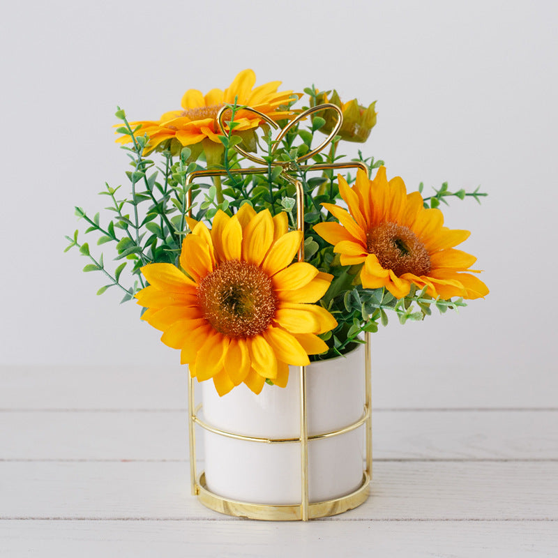 Künstliches Pfingstrosen-Blumenarrangement in Keramiktopf mit goldenen Drahtträger