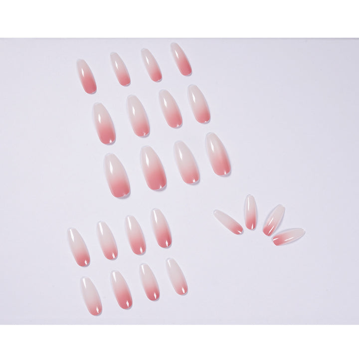 Kunstvolle Nagelverlängerungen mit Ombre-Design Karnz