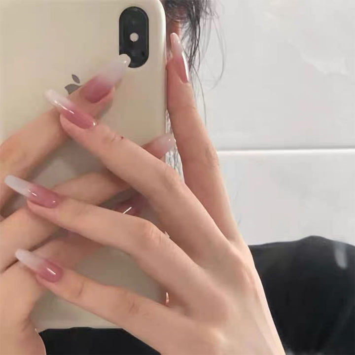 Kunstvolle Nagelverlängerungen mit Ombre-Design Karnz