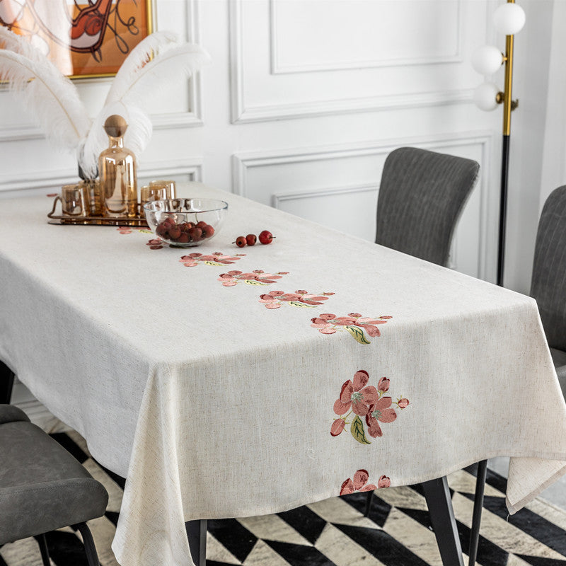 Elegante florale gestickte Tischdecke