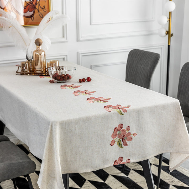 Elegante florale gestickte Tischdecke