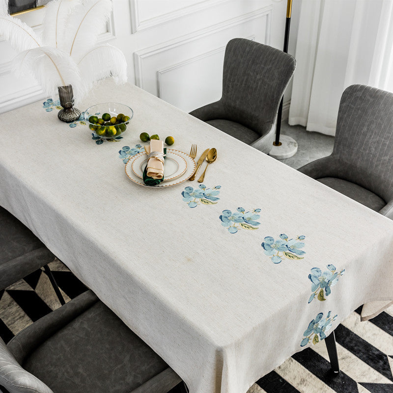 Elegante florale gestickte Tischdecke