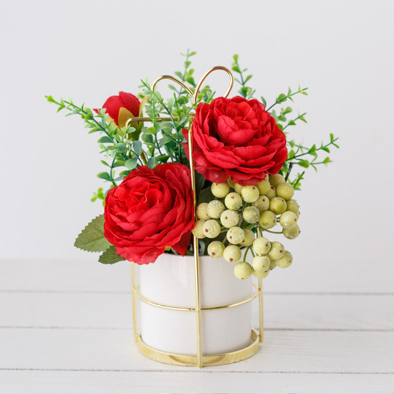 Künstliches Pfingstrosen-Blumenarrangement in Keramiktopf mit goldenen Drahtträger