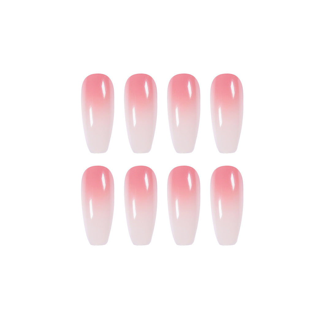Kunstvolle Nagelverlängerungen mit Ombre-Design Karnz
