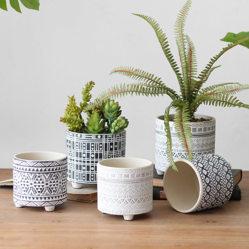 Dekorativer Blumentopf mit elegantem Muster Karnz