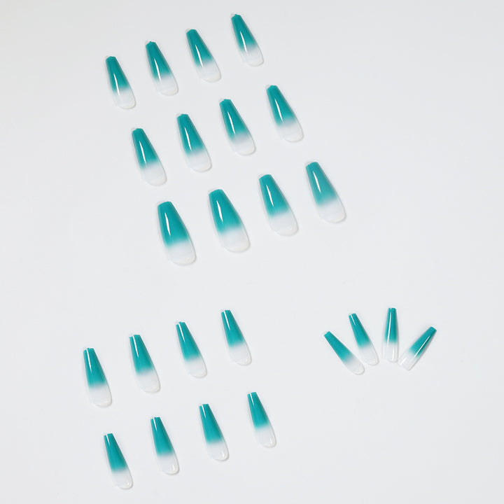 Kunstvolle Nagelverlängerungen mit Ombre-Effekt Karnz