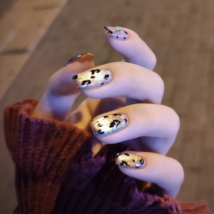 Glamouröse Nagelkunst mit Glitzereffekten Karnz