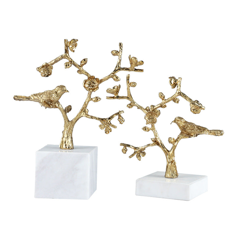 Verschnörkelte Vogel- und Blumen-Skulptur
