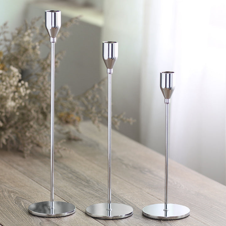 Modern Minimalist Taper Kerzenhalter Set mit polierter Metalloberfläche Karnz