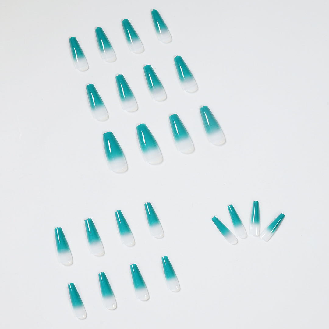 Kunstvolle Nagelverlängerungen mit Ombre-Effekt Karnz
