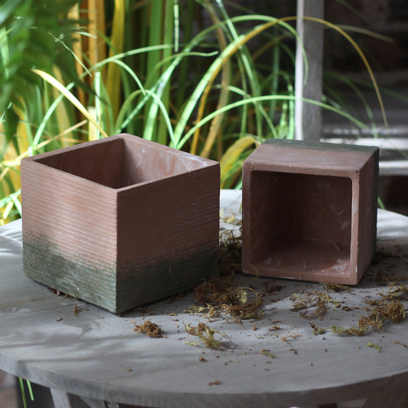 Dekorativer Blumentopf mit geflochtenem Design Karnz