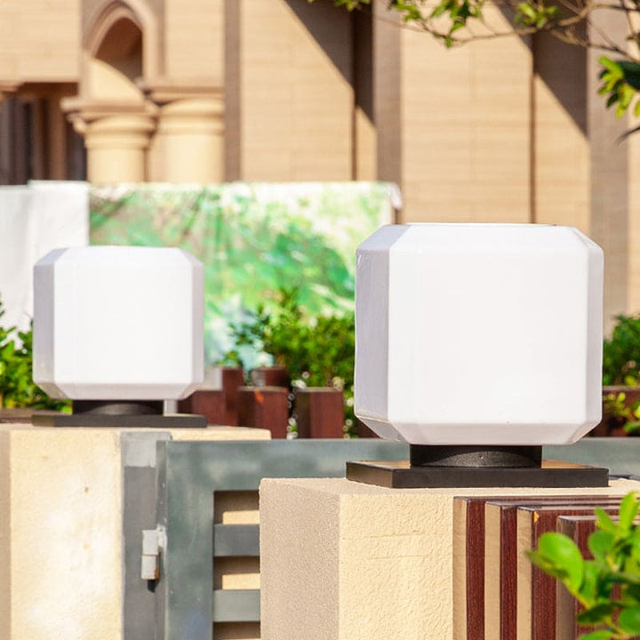 Elegante solarbetriebene Acryl-Außenlampe für den Garten