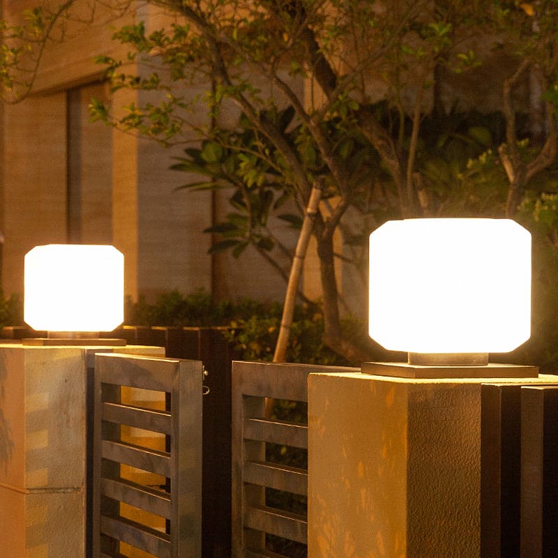 Elegante solarbetriebene Acryl-Außenlampe für den Garten