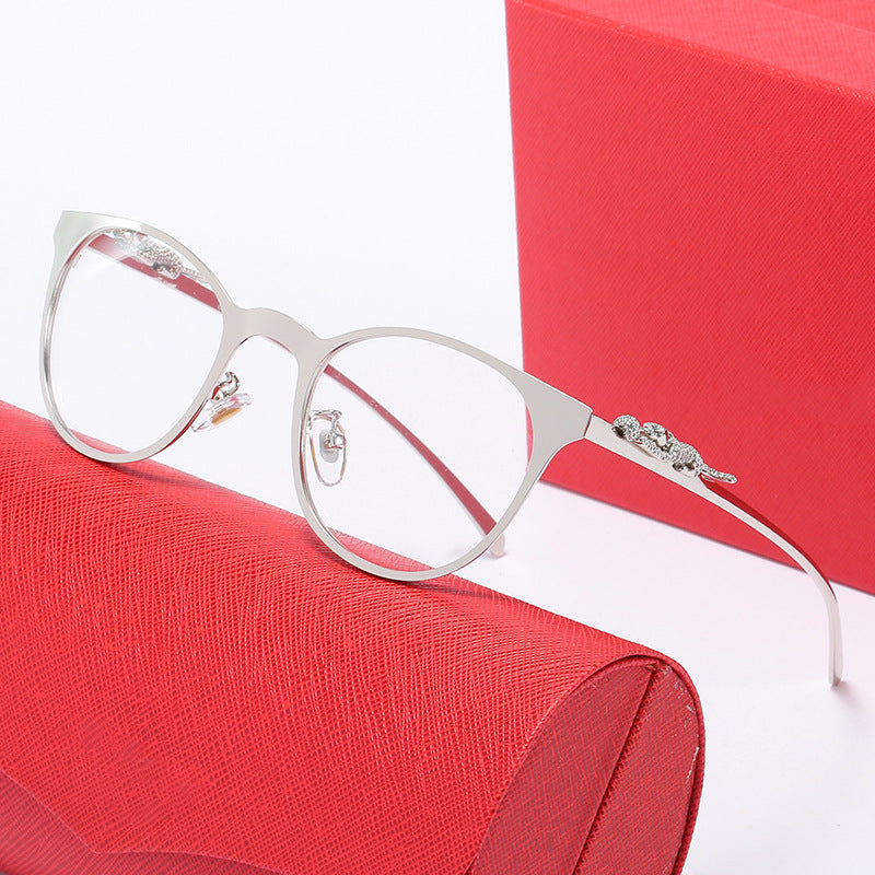 Damen Korrektionsbrille mit exklusivem Katzenaugenrahmen und luxuriösen Akzenten Karnz