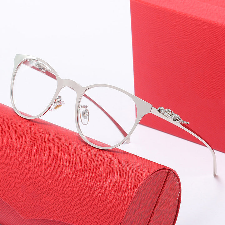 Damen Korrektionsbrille mit exklusivem Katzenaugenrahmen und luxuriösen Akzenten Karnz