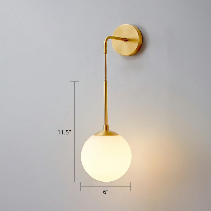 Globale Wandleuchte Simplicity Weißes Glas 1 Glühbirne Schlafzimmer Wandleuchte Lampe in Messing | Karnz