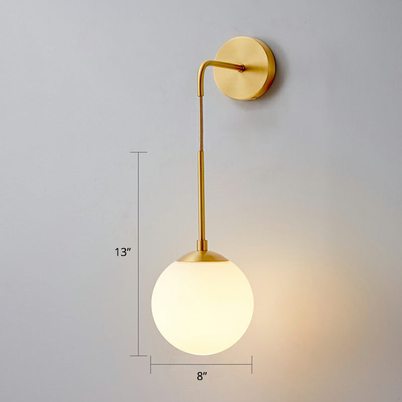 Globale Wandleuchte Simplicity Weißes Glas 1 Glühbirne Schlafzimmer Wandleuchte Lampe in Messing | Karnz