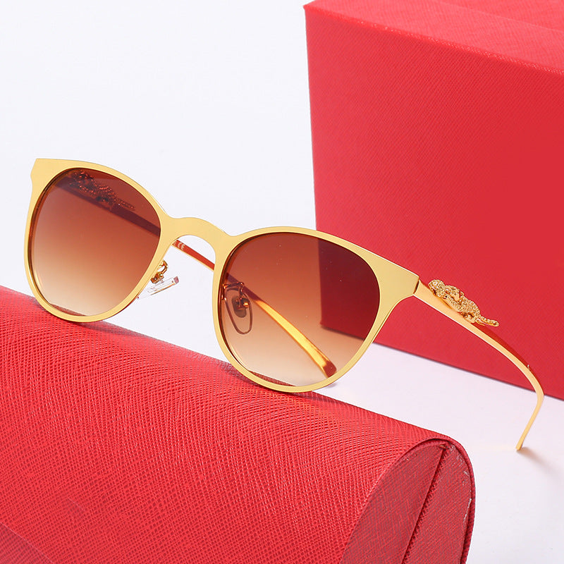 Damen Korrektionsbrille mit exklusivem Katzenaugenrahmen und luxuriösen Akzenten Karnz