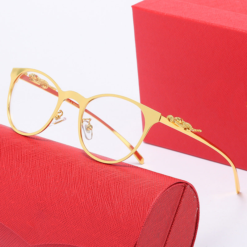 Damen Korrektionsbrille mit exklusivem Katzenaugenrahmen und luxuriösen Akzenten Karnz