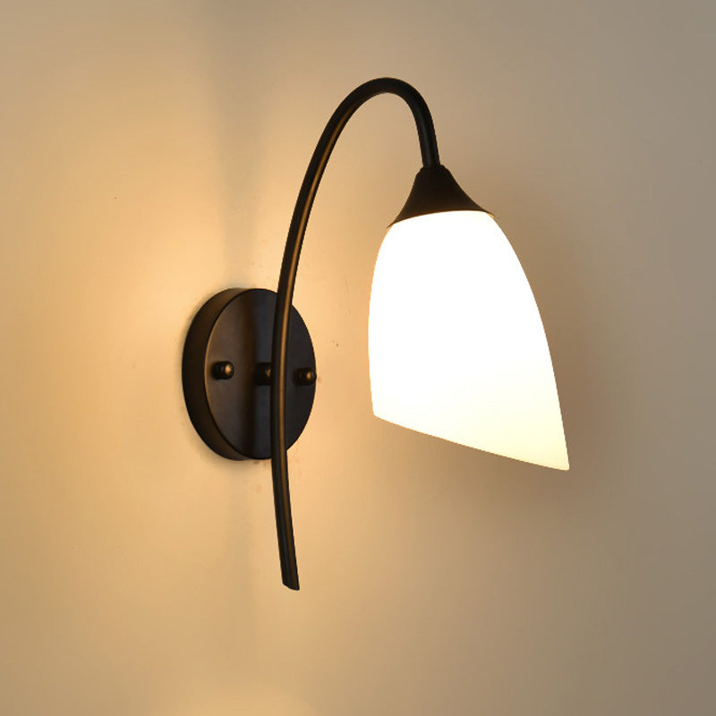 Schwarze Ausführung Gänsekopf Wandlampe Rustikales Metall 1 Glühbirne Schlafzimmer Wandleuchte mit Milchglasschirm | Karnz