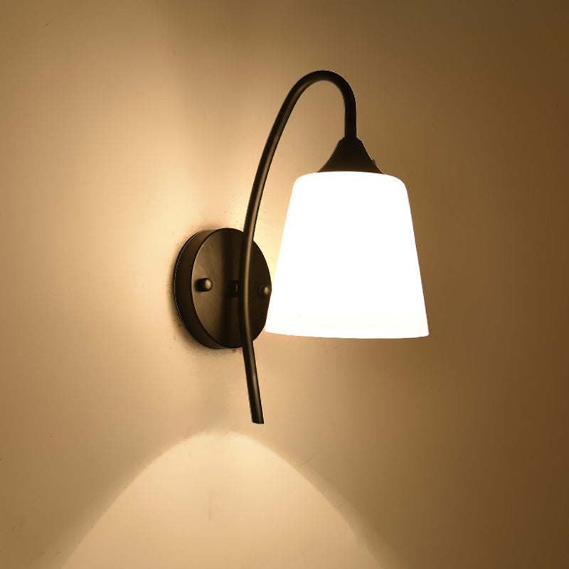 Schwarze Ausführung Gänsekopf Wandlampe Rustikales Metall 1 Glühbirne Schlafzimmer Wandleuchte mit Milchglasschirm | Karnz