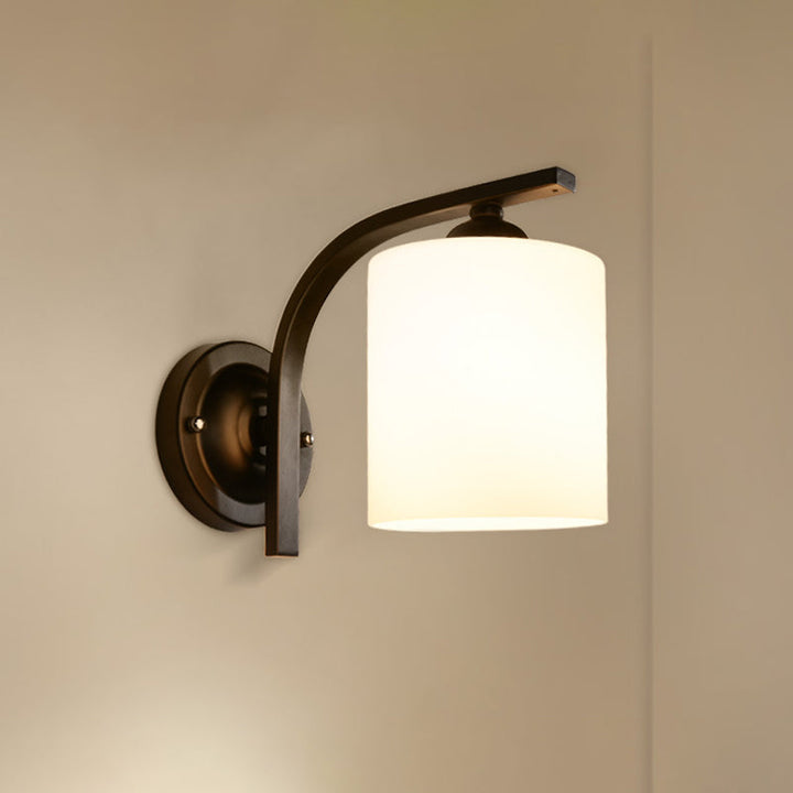 Zylindrische weiße Glas-Wandleuchte Vintage 1 Kopf Gangwandleuchte mit gebogenem Arm in Schwarz | Karnz