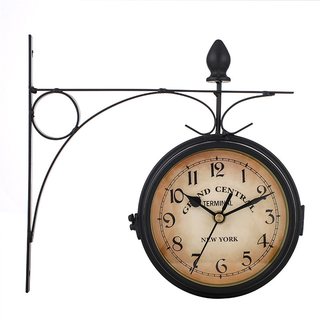 Doppelseitige Wanduhr im Vintage Design, Klassische Uhr für Wohnzimmer und Flur | Karnz