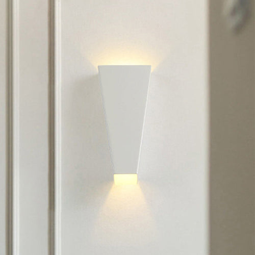 Simplistischer Stil Trapez-Wandwaschlicht Aluminium Warm/Weiß Beleuchtung LED Nachttisch-Wandleuchte in Schwarz/Weiß | Karnz