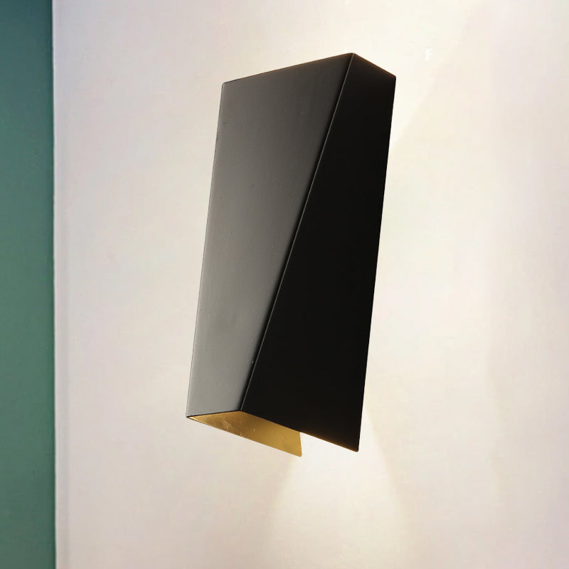 Simplistischer Stil Trapez-Wandwaschlicht Aluminium Warm/Weiß Beleuchtung LED Nachttisch-Wandleuchte in Schwarz/Weiß | Karnz