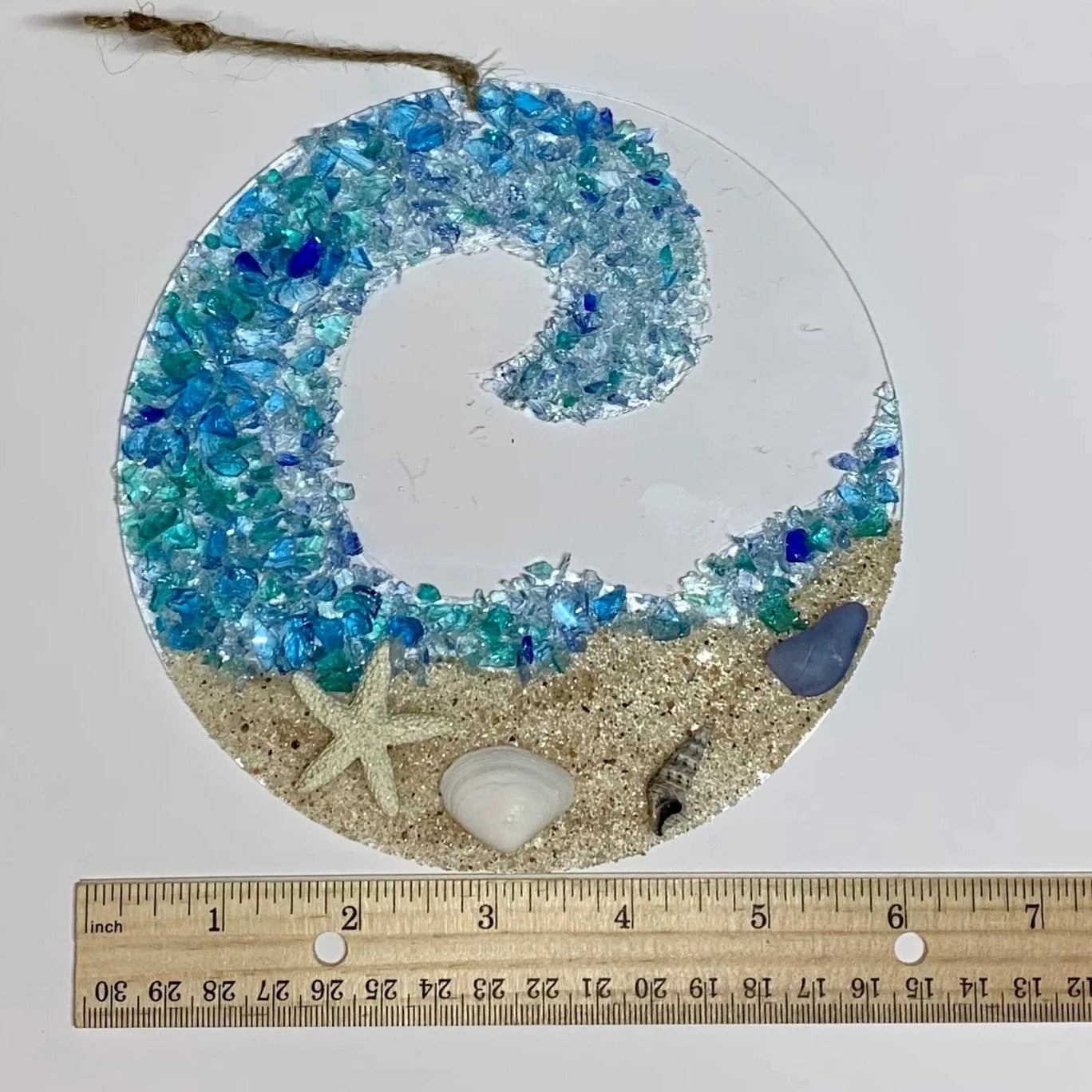 Sonnenfänger aus Treibglas – Strandornament aus brechenden Meereswellen