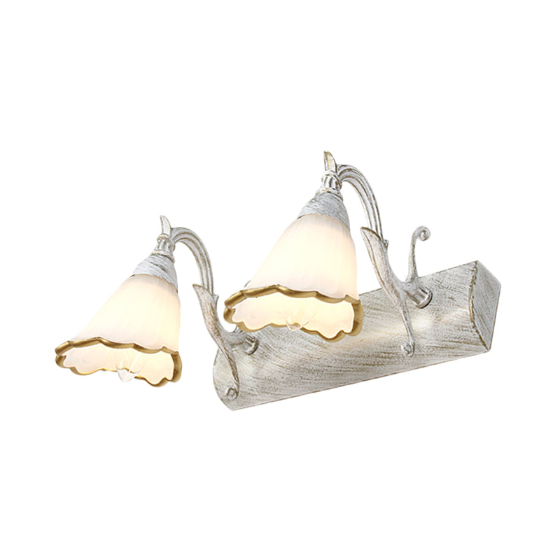 Blumenförmige Badezimmer-Wandleuchte, klassisches Opalglas, 2/3/4 Leuchten, Bronze/Weiß, Schminkbeleuchtung
