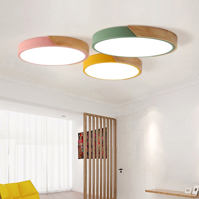 Moderne LED-Deckenleuchte fürs Schlafzimmer – Energiesparende Einbauleuchte aus Acryl und Metall, verschiedene Farben