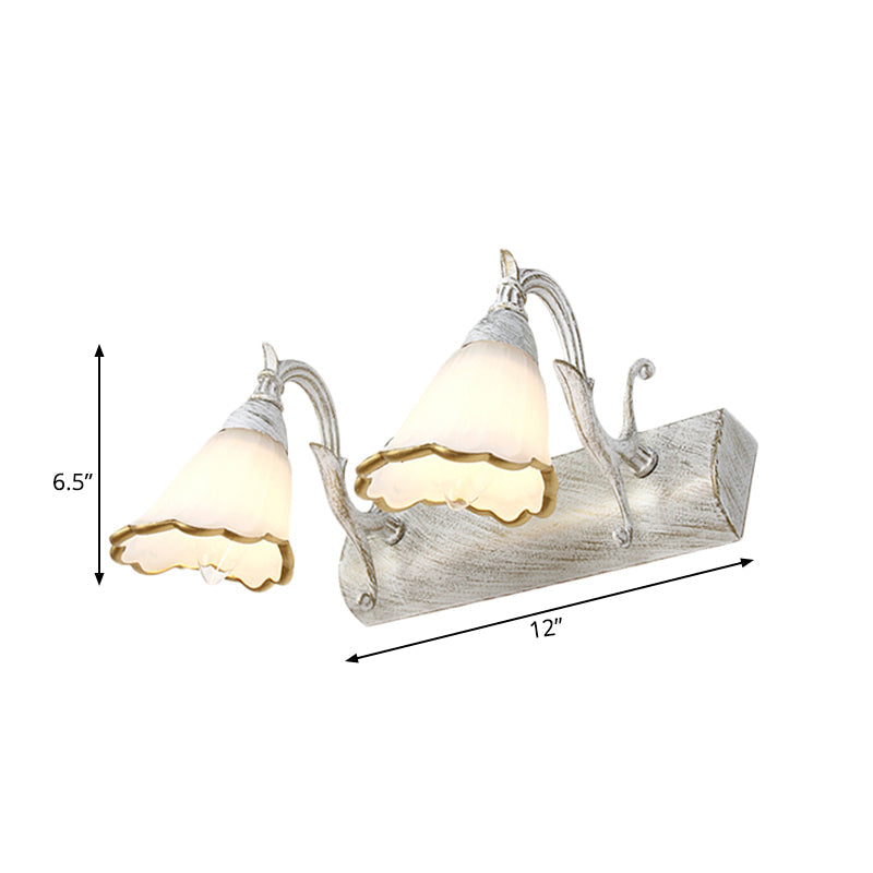 Blumenförmige Badezimmer-Wandleuchte, klassisches Opalglas, 2/3/4 Leuchten, Bronze/Weiß, Schminkbeleuchtung