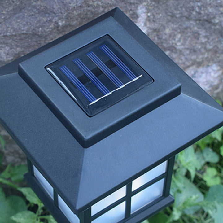 Traditionelle europäische wasserdichte solarbetriebene ABS-PC-Kunststoff rechteckige LED-Landschaftsbeleuchtung für den Garten | Karnz