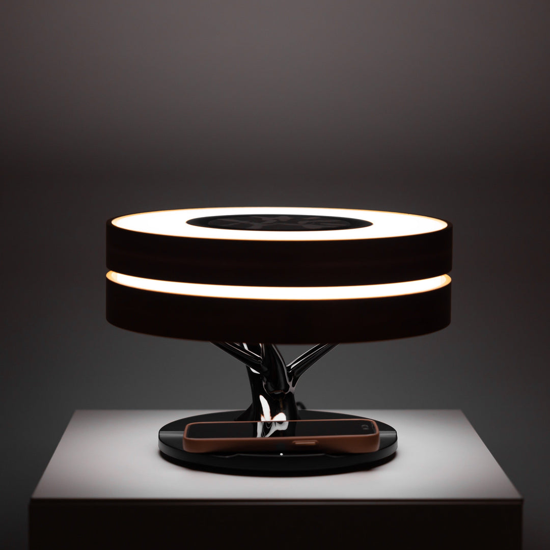 LumeCharge - Minimalistische LED Tischlampe mit kabelloser Ladung | Karnz