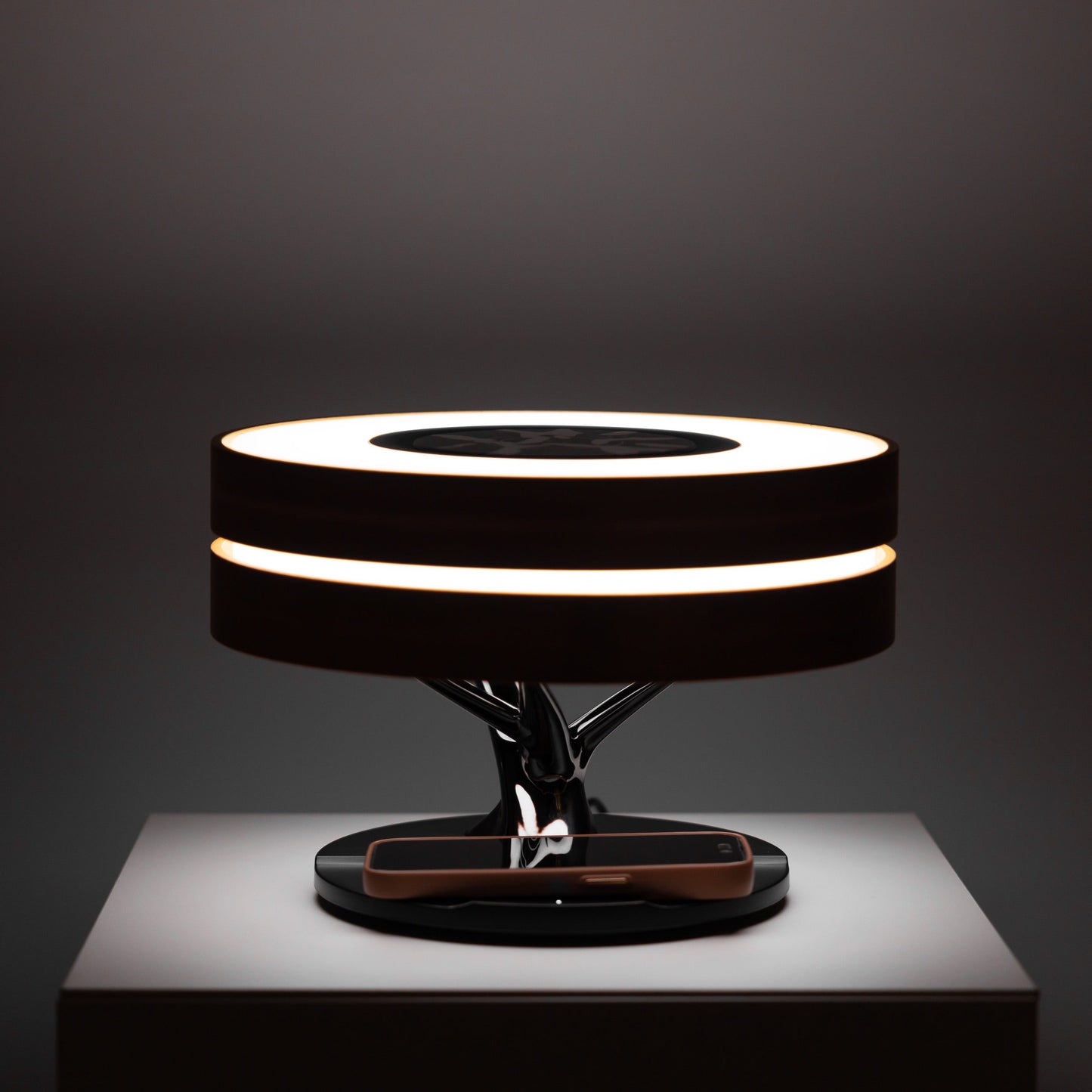 LumeCharge - Minimalistische LED Tischlampe mit kabelloser Ladung | Karnz