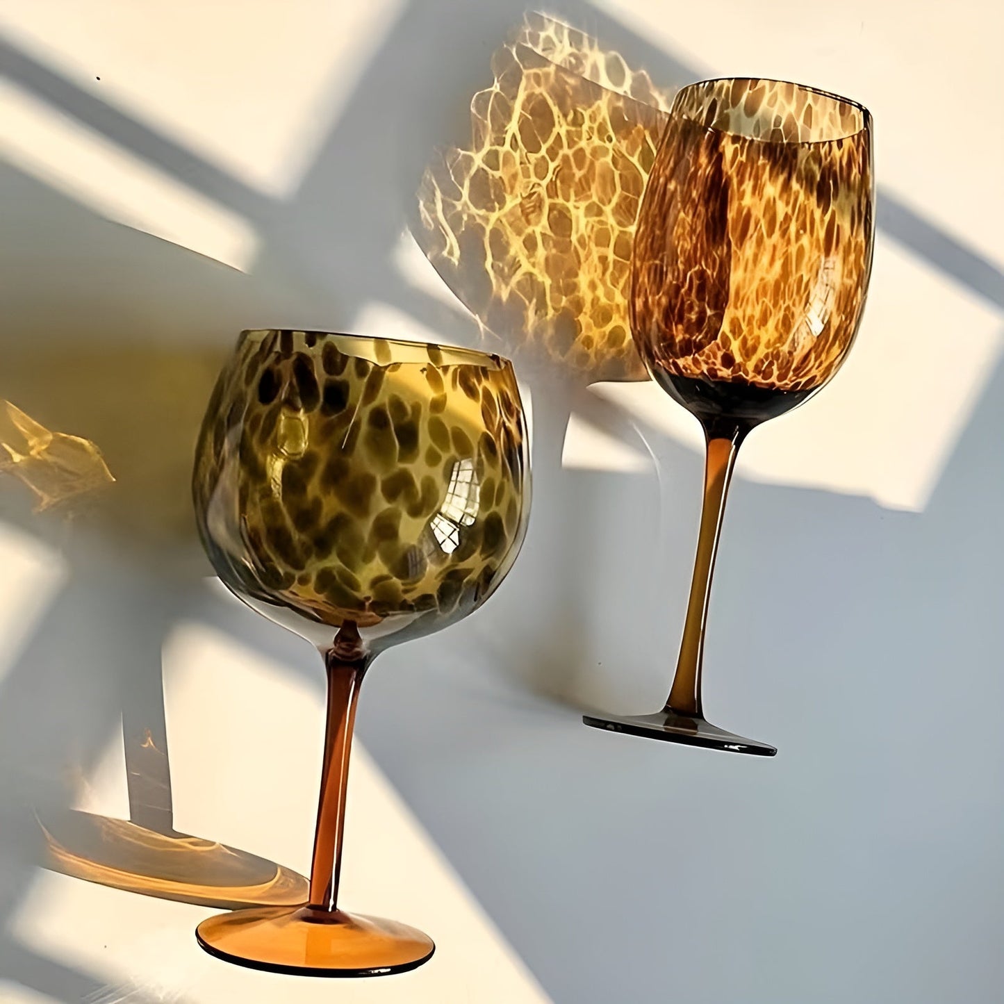 Set mit 2 Weingläsern im Leoparden-Design – Vintage-Look & dekorativ | Perfekt für besondere Anlässe | Karnz