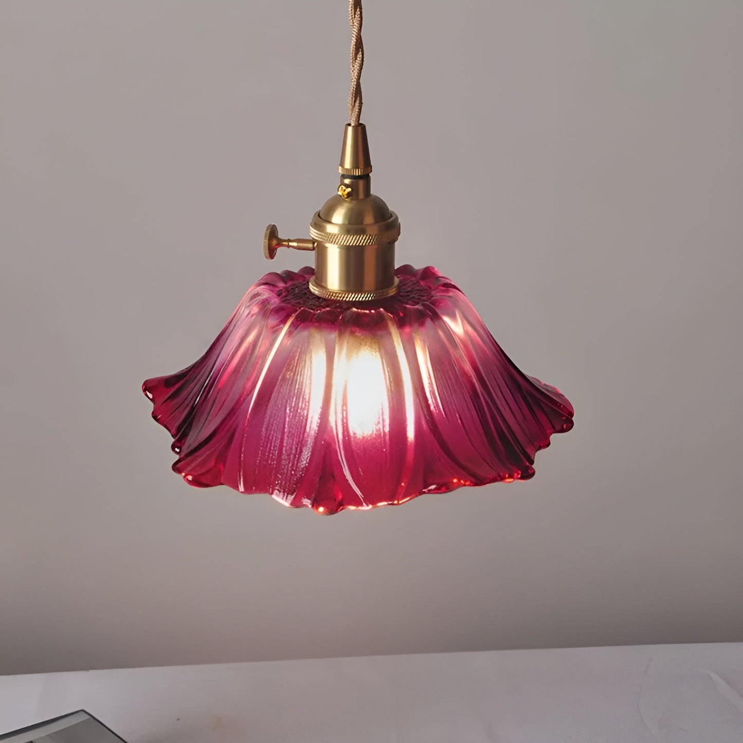 Hängeleuchte mit floralem Motiv – Warmes Licht & stilvolles Design | Für Ihr Zuhause | Karnz