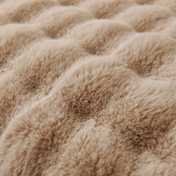 Luxe Ripple Faux Fur Sofa Cover - Modern, Stylisch & Langlebig Sofa Schutz | Karnz