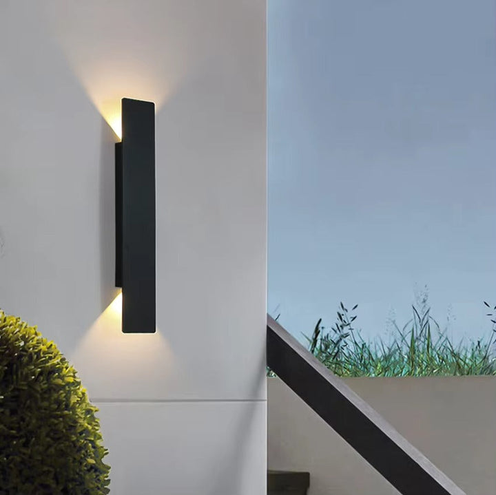 Kashti Outdoor Wasserdichte Rechteckige Auf/Ab Wandlampe | Karnz