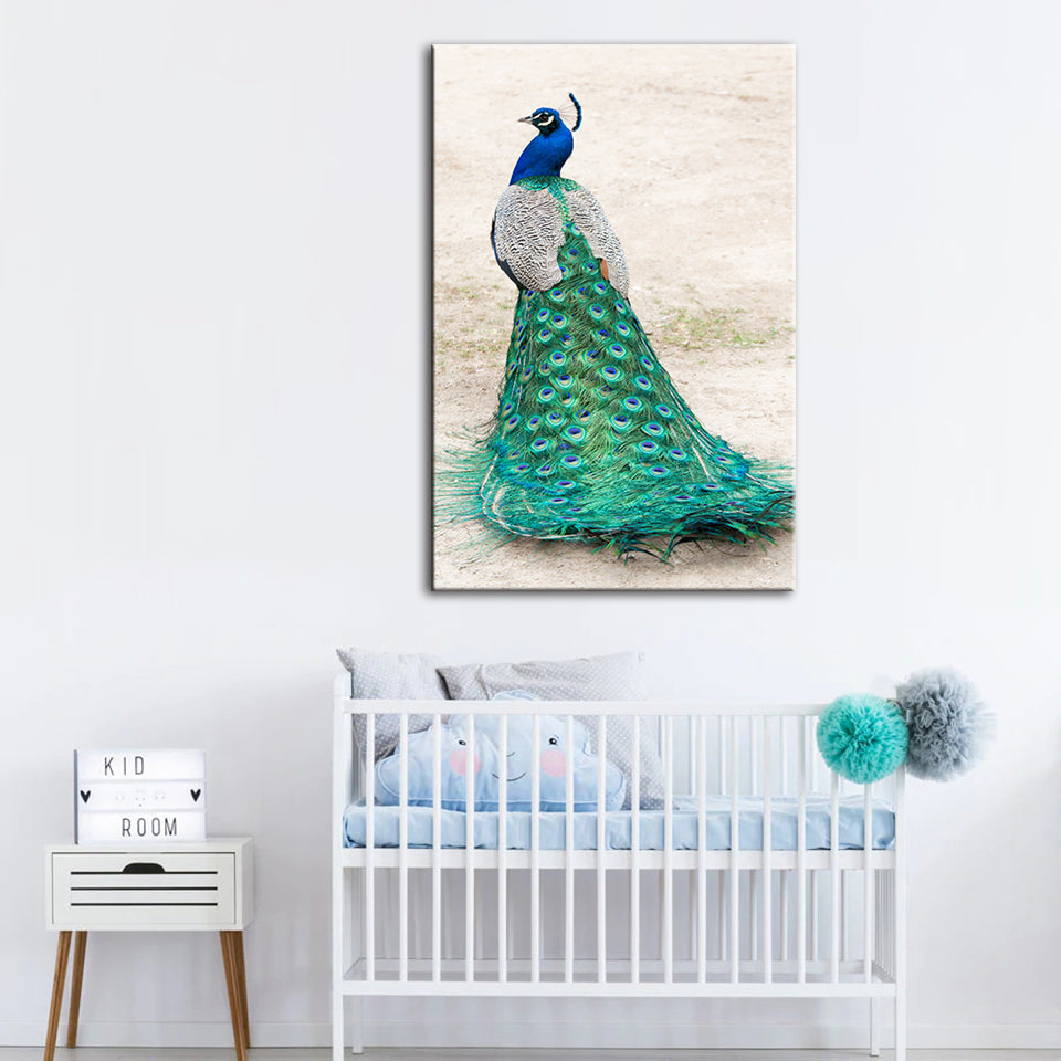 Eleganter Pfau im Rock – Leinwandbild