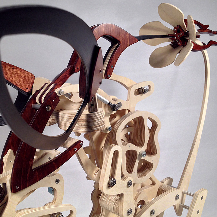 Kinetische Kolibri-Skulptur aus Holz