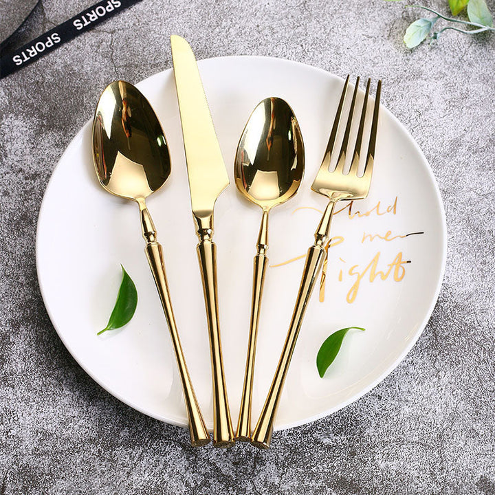 Klassisches Edelstahl-Set mit eleganten Griffen
